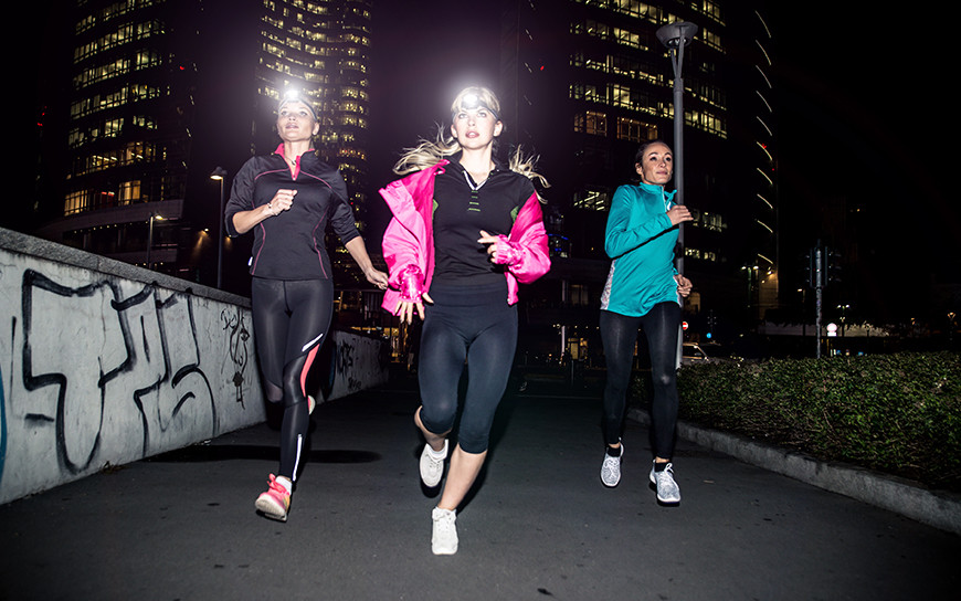 Bezpieczny jogging – gadżety dbające o bezpieczeństwo